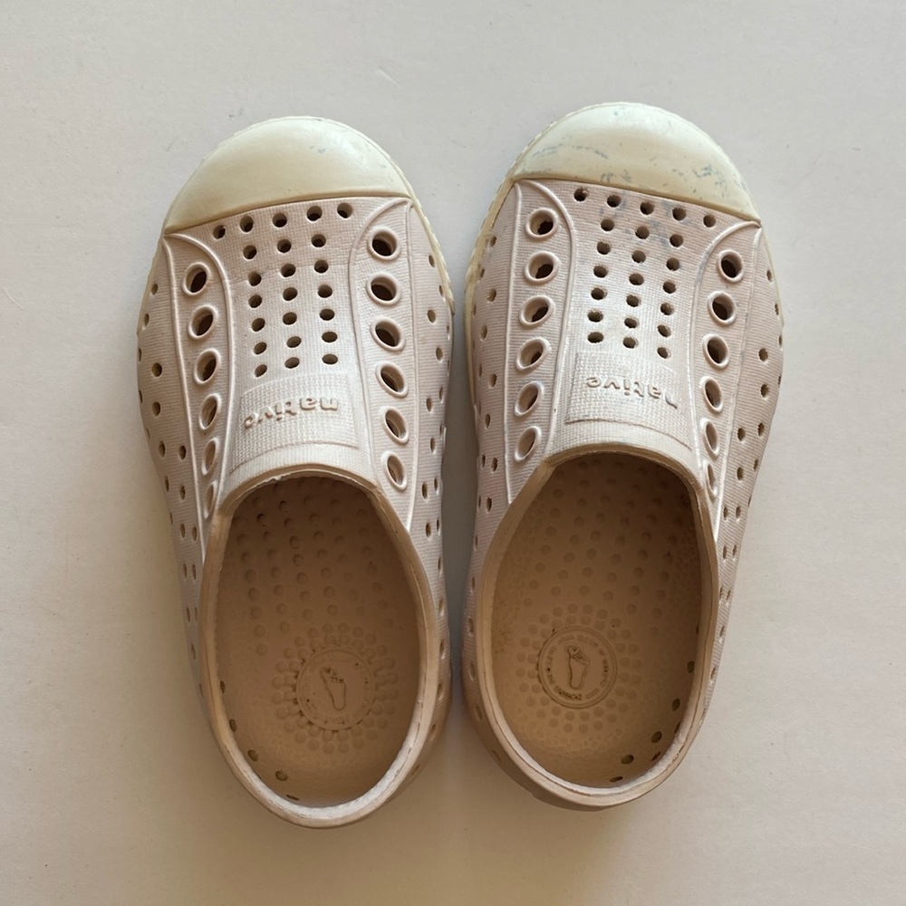 Native Jefferson girls kids shoes pink size 6 six